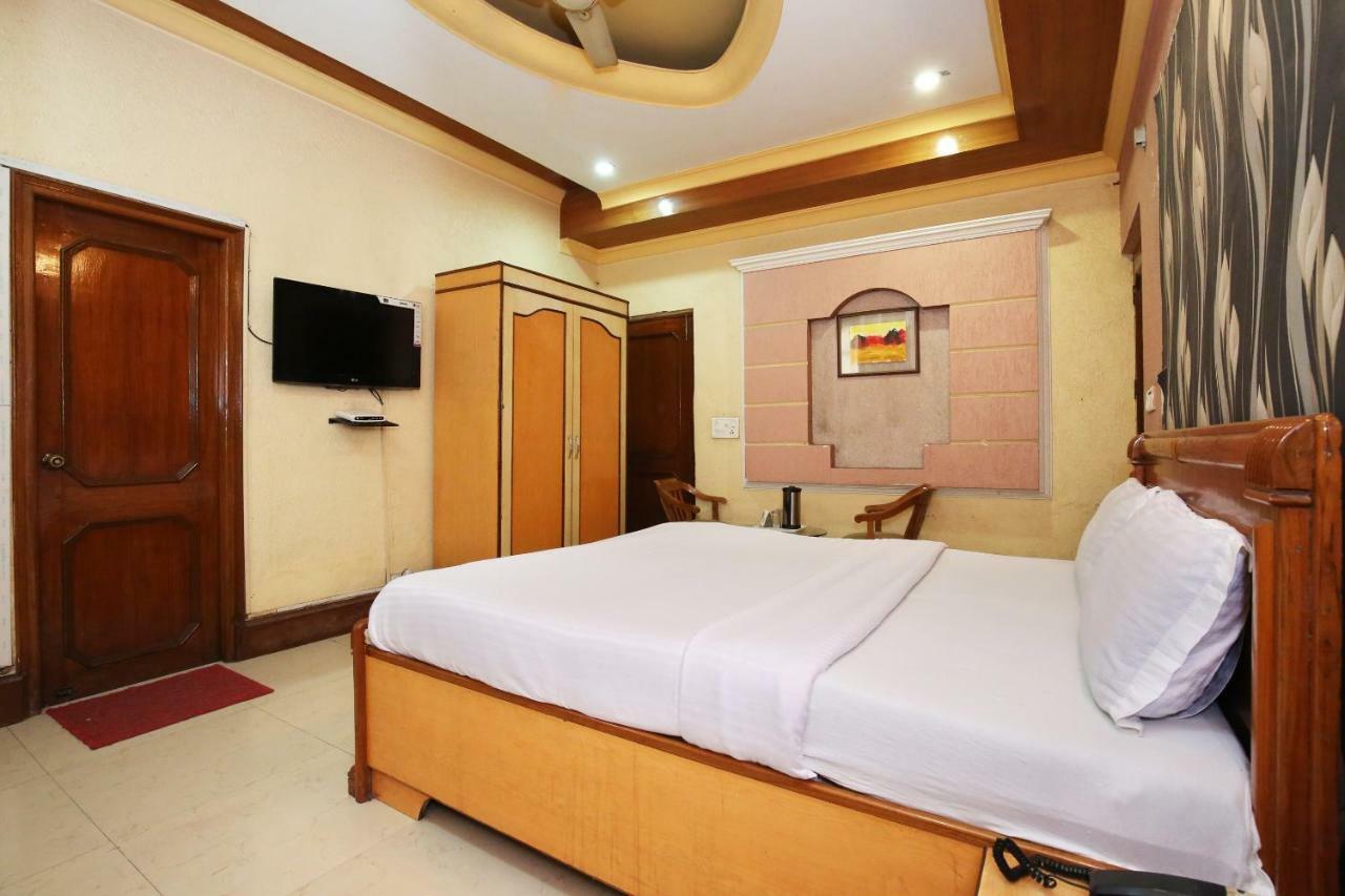 Capital O 10990 Hotel Gobind Regency Zirakpur Exterior photo